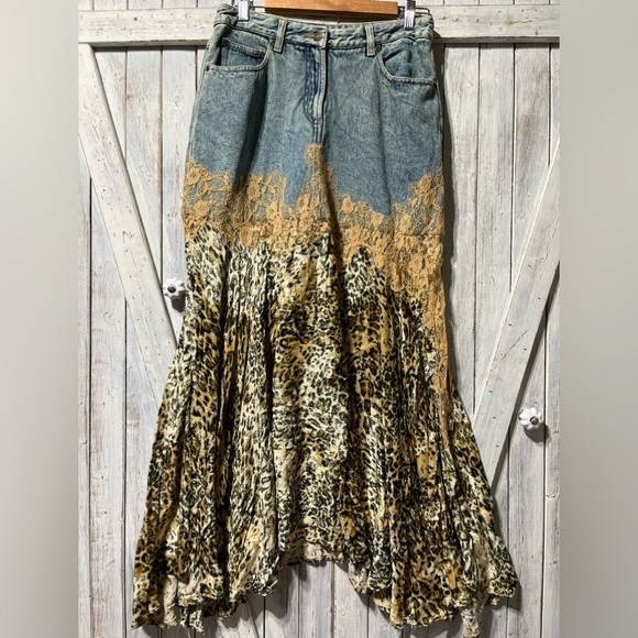 Dresses & Skirts - Gorgeous Skirt **Much detailed with many fabrics!!**A MUST HAVE!!!!